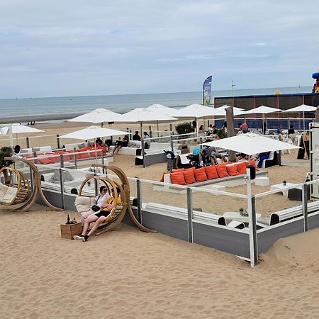 Zonnig En Gezellig Appartement Met Zijdelings Zeezicht En Zwembad In Koksijde Dış mekan fotoğraf