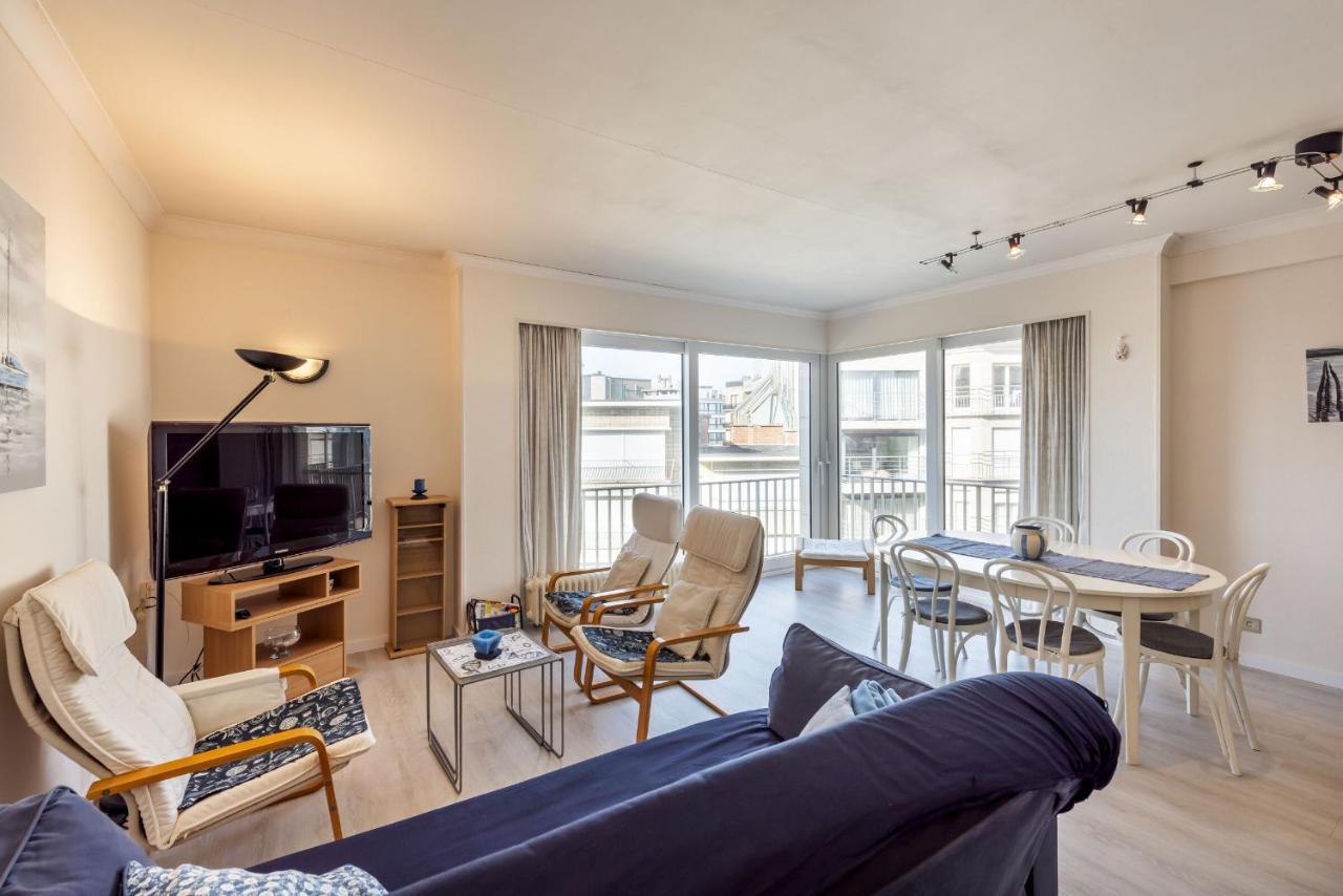 Zonnig En Gezellig Appartement Met Zijdelings Zeezicht En Zwembad In Koksijde Dış mekan fotoğraf