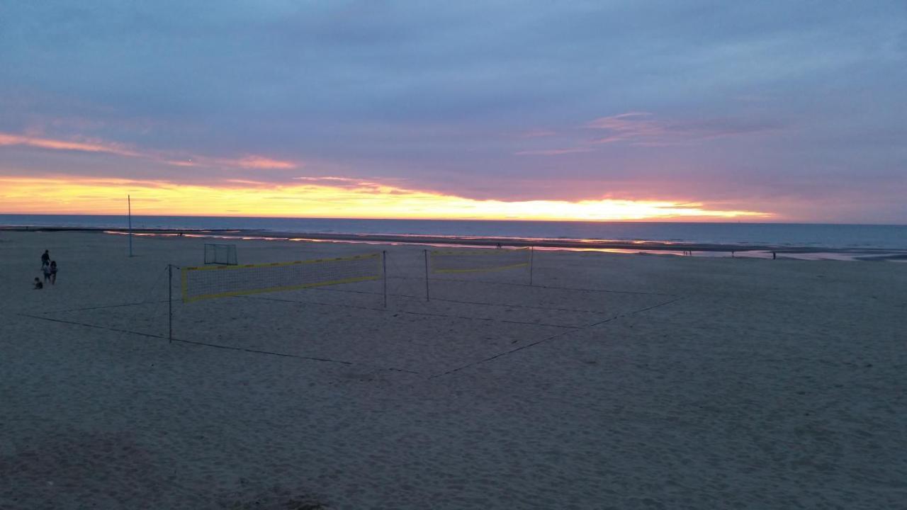 Zonnig En Gezellig Appartement Met Zijdelings Zeezicht En Zwembad In Koksijde Dış mekan fotoğraf
